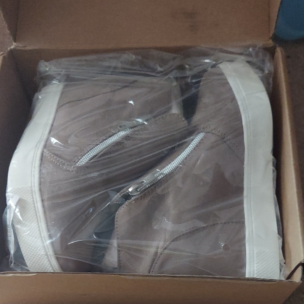 Girl's Brown Casual Sneakers